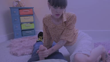 Sydney Harwin – First Time Inside Mom Impregnation