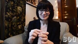Bettie Bondage – Condom How To Handjob