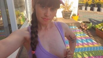 Sydney Harwin – Sister Blows You Outside