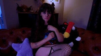 Sydney Harwin – HORROR Movie Night With Sister